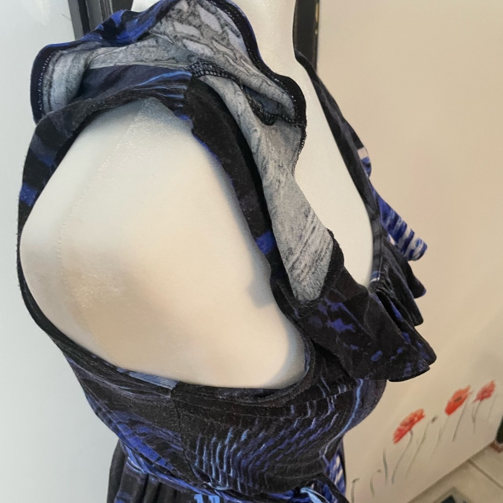 Ruffle collar sleeveless blue and black dress with tie belt - Picture 7 of 10
